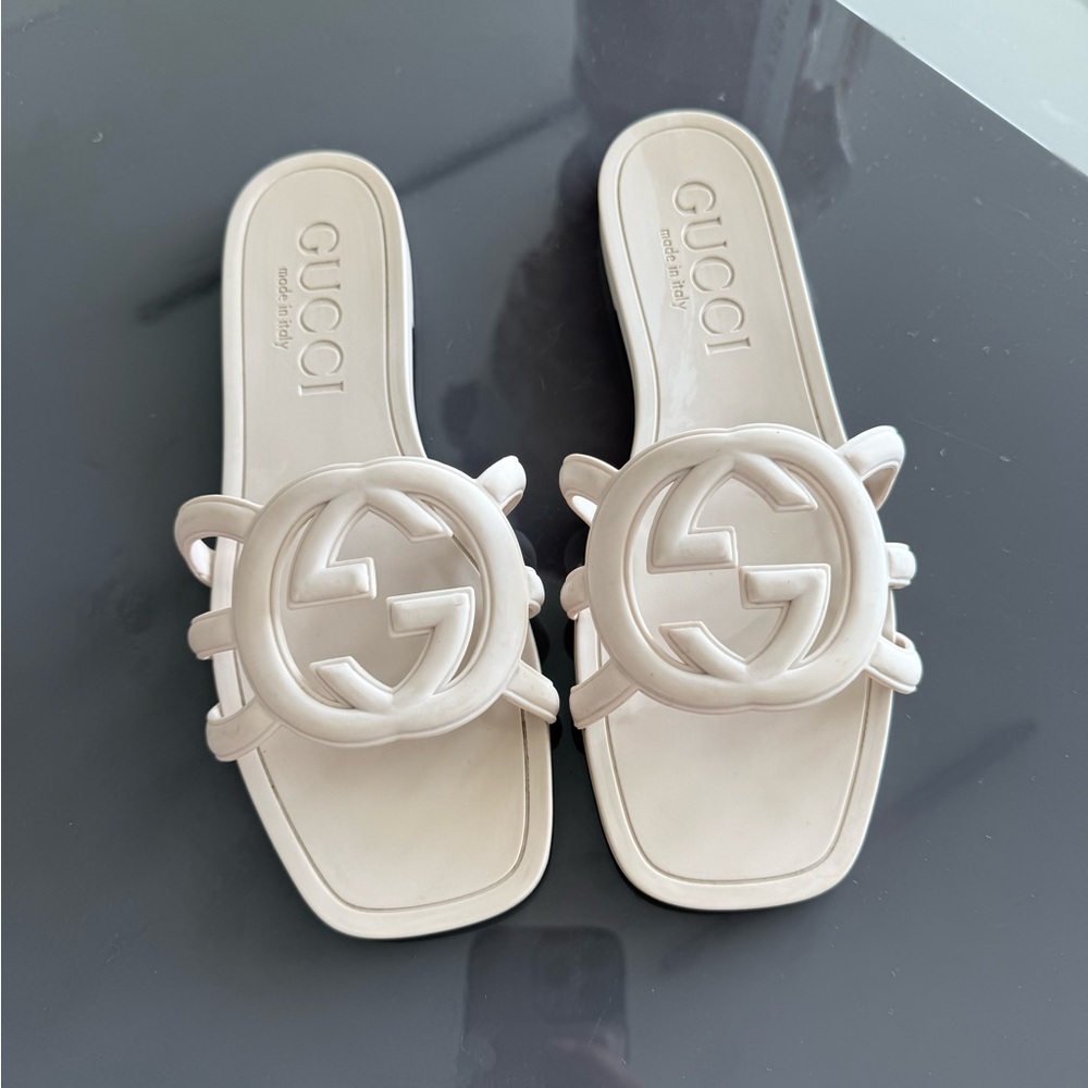 Gucci Women's Cream Slide Sandals size 38